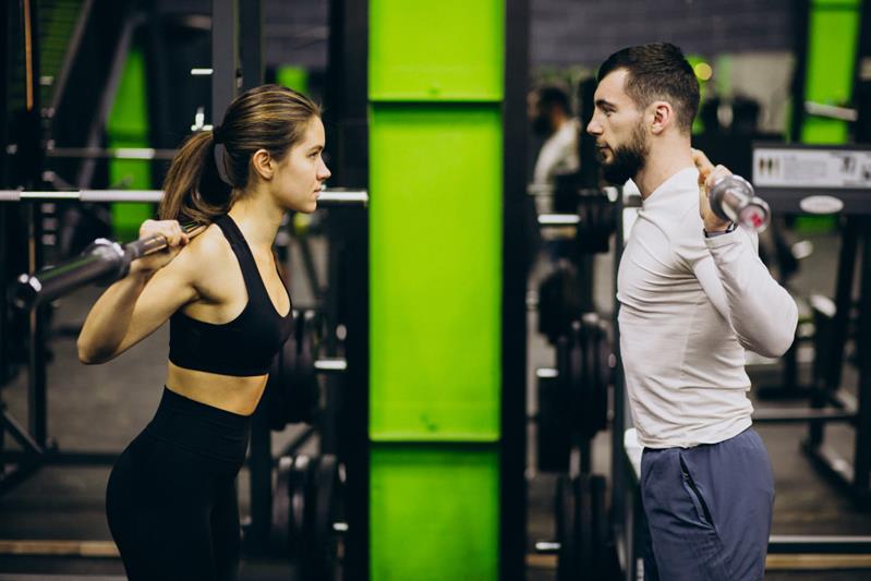 couple training at the gym