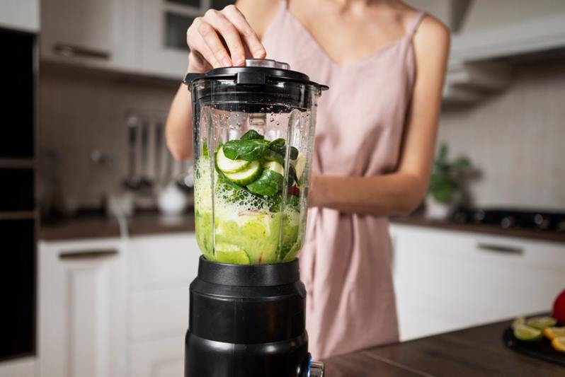 woman preparing her juice recipe