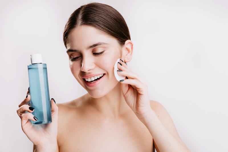 woman using facial lotion