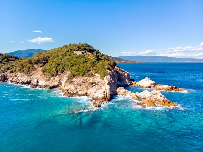sea and rocks in olympiada halkidiki greece