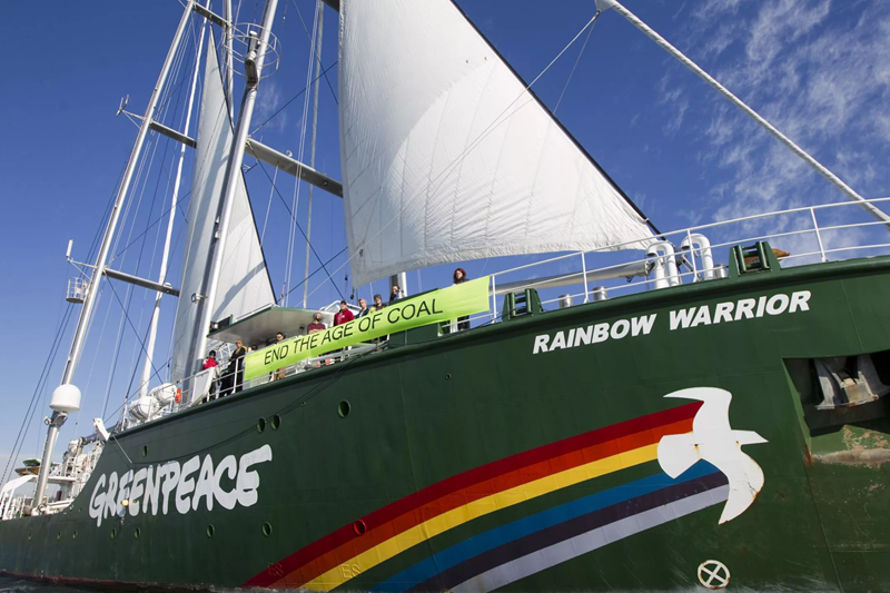 greenpeace boat with peaople