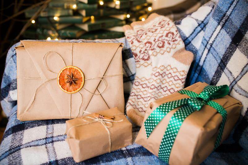 Zero waste gift wrapping with kraft paper or fabric.