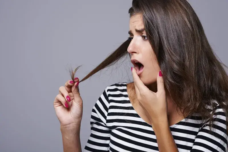 A person with damaged hair